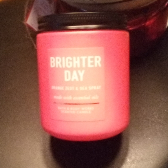 New! Bath and Body Works candle - Picture 2 of 5